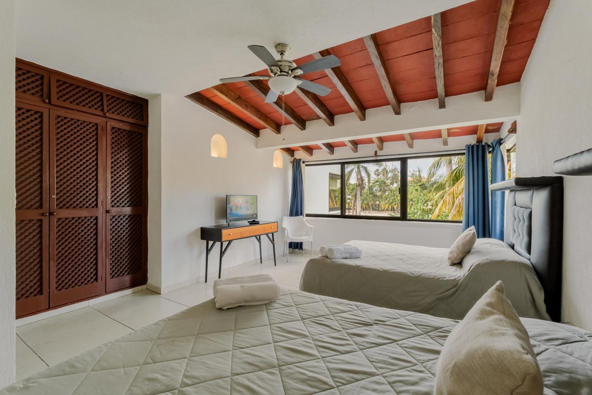 Chic Lagoon Front Villa By Casa Paraiso Cancún Eksteriør billede